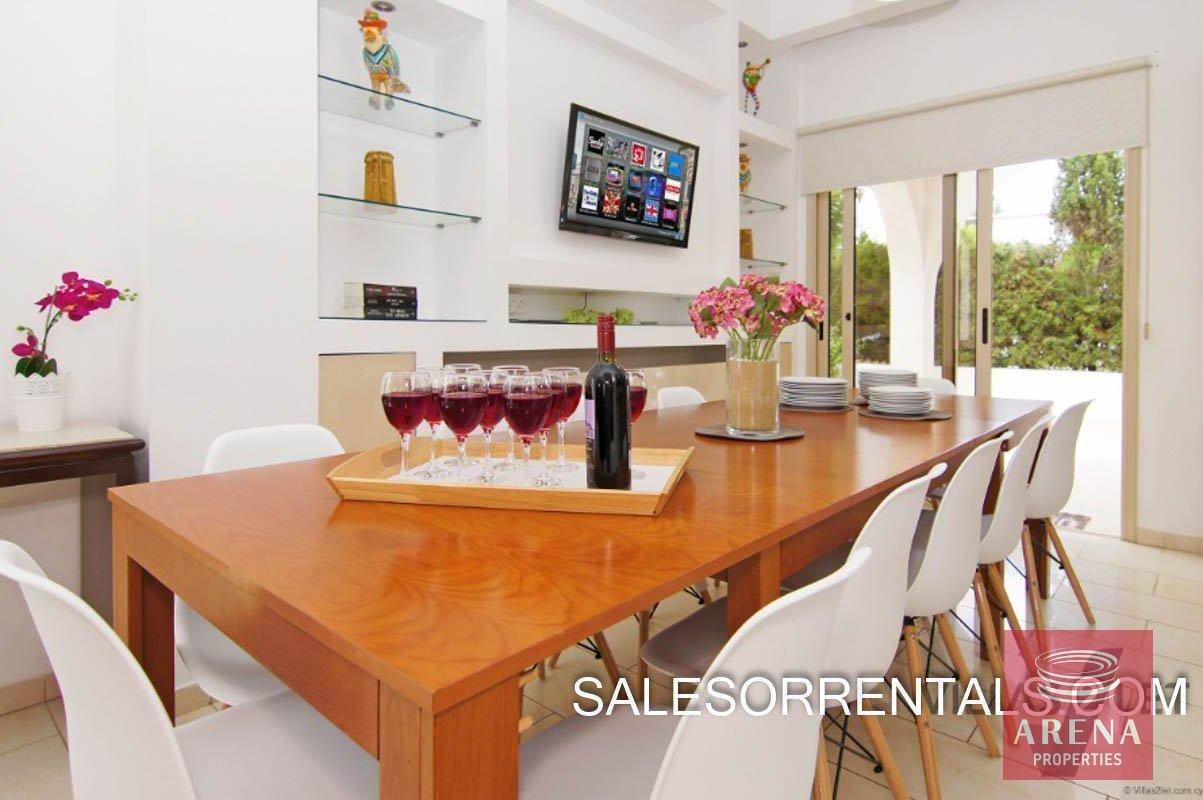 9-6-BED-villa-in-paralimni-5449