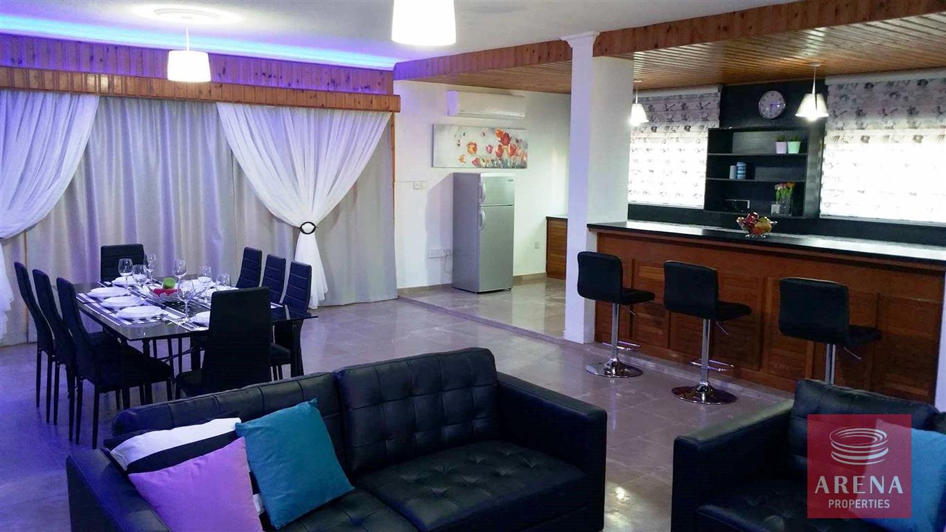 9-6-bed-villa-for-sale-in-ayia-napa-living-area-1