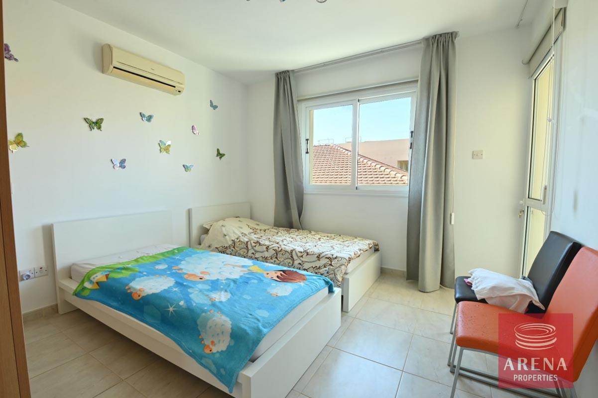 9-APT-IN-KAPPARIS-6055-1