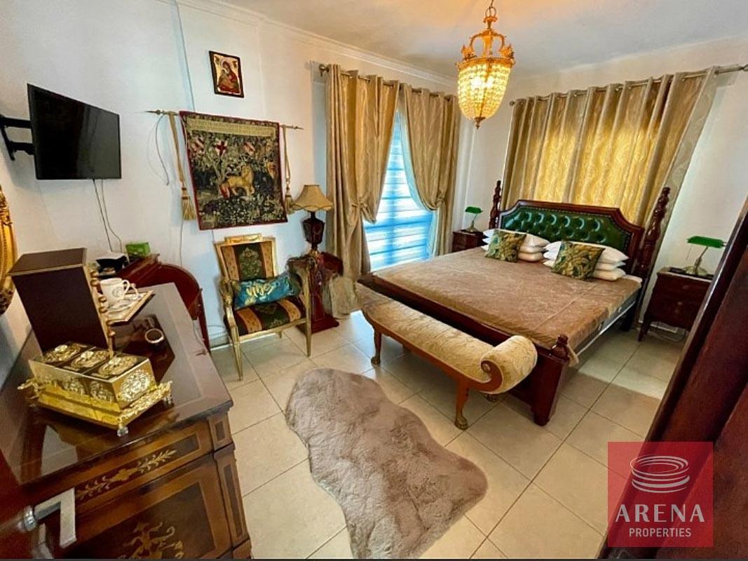 9-VILLA-IN-LIVADIA-7744