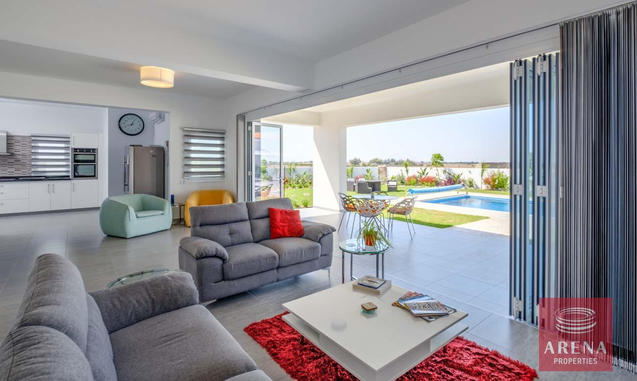 9-bungalow-vrysoulles-to-buy