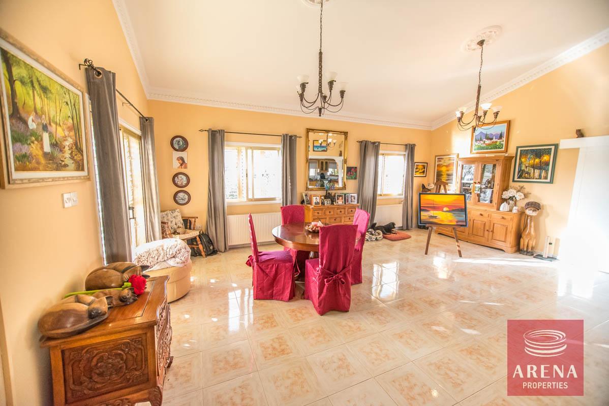 9-house-for-sale-in-achna-living-area-1