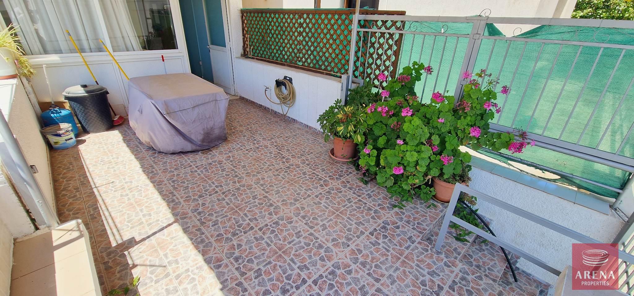 9-townhouse-in-Oroklini-7005