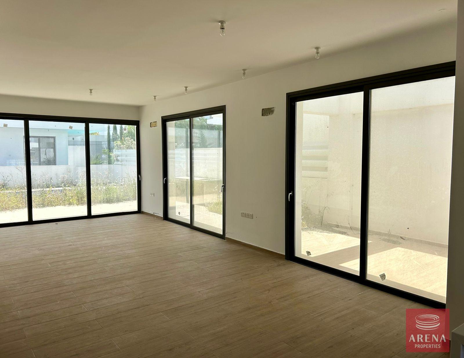 90c8e60e-2648-4f19-b419-052ea9dc28d5-1