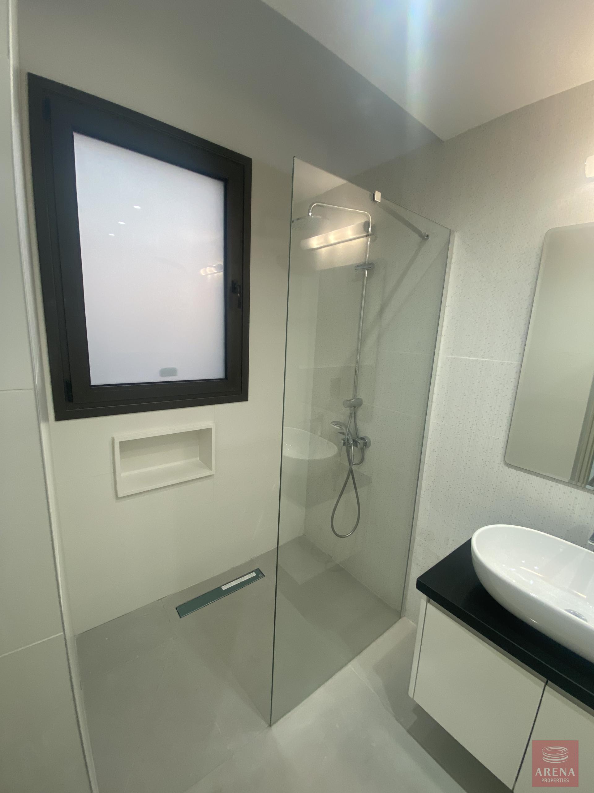 BATHROOM-PHOTO-scaled-4