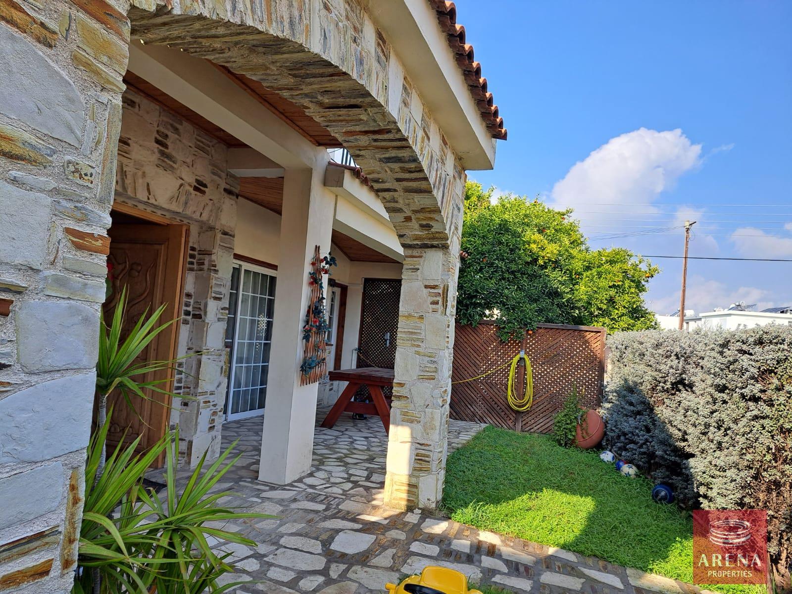 Seller-maria-aradippou-17