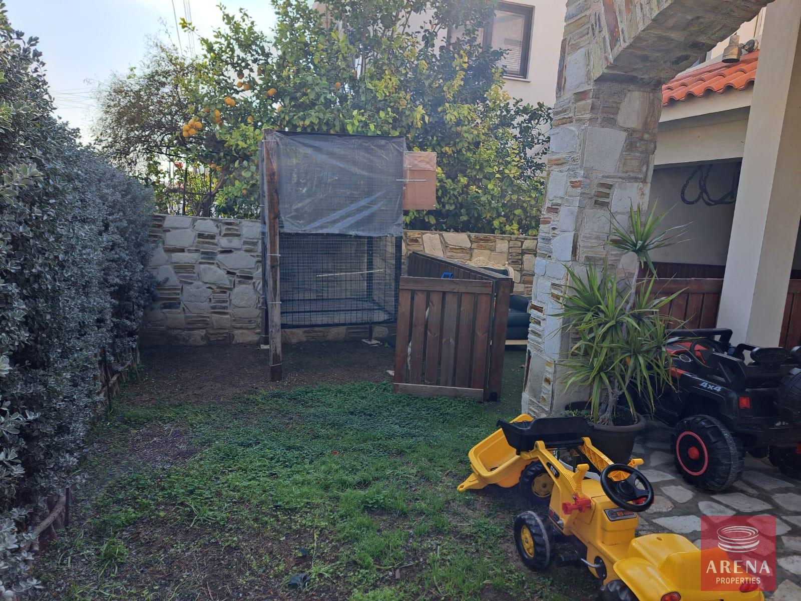 Seller-maria-aradippou-18