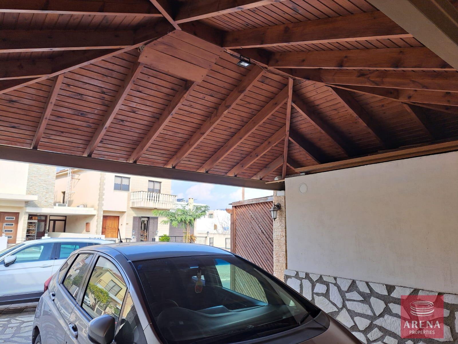 Seller-maria-aradippou-4