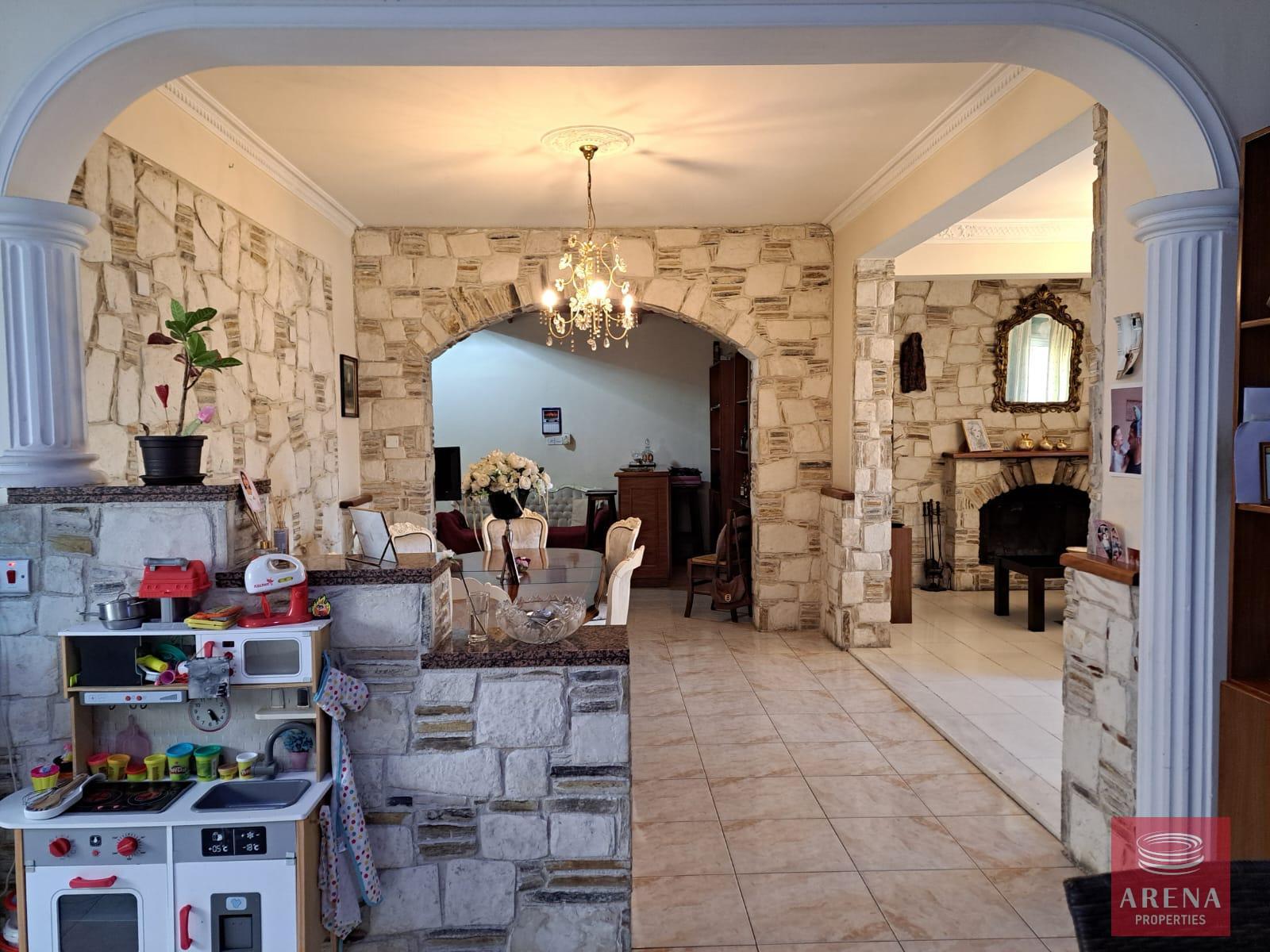 Seller-maria-aradippou-7