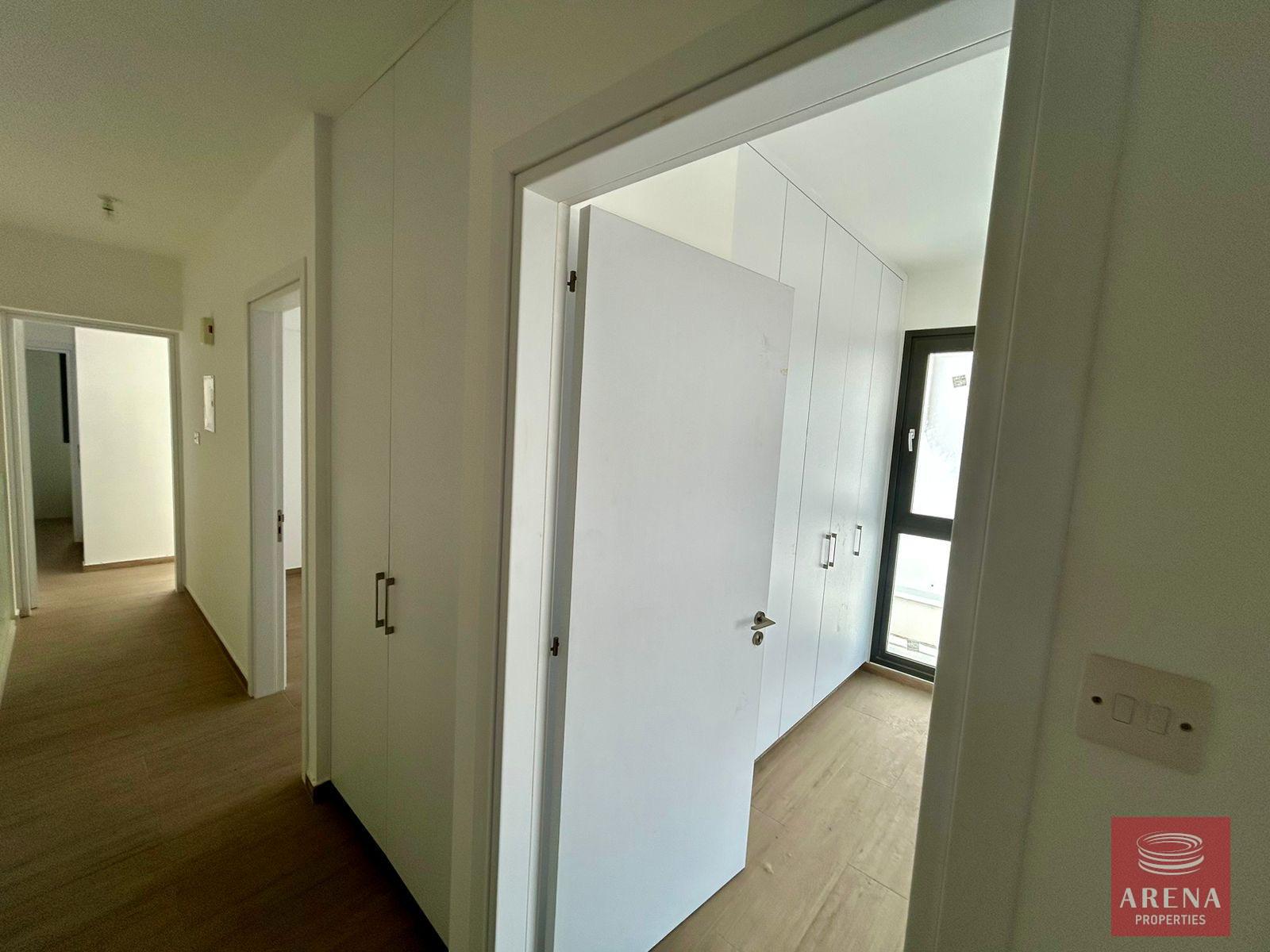 e51bddc3-babb-4720-b32a-2456631b6a20-1