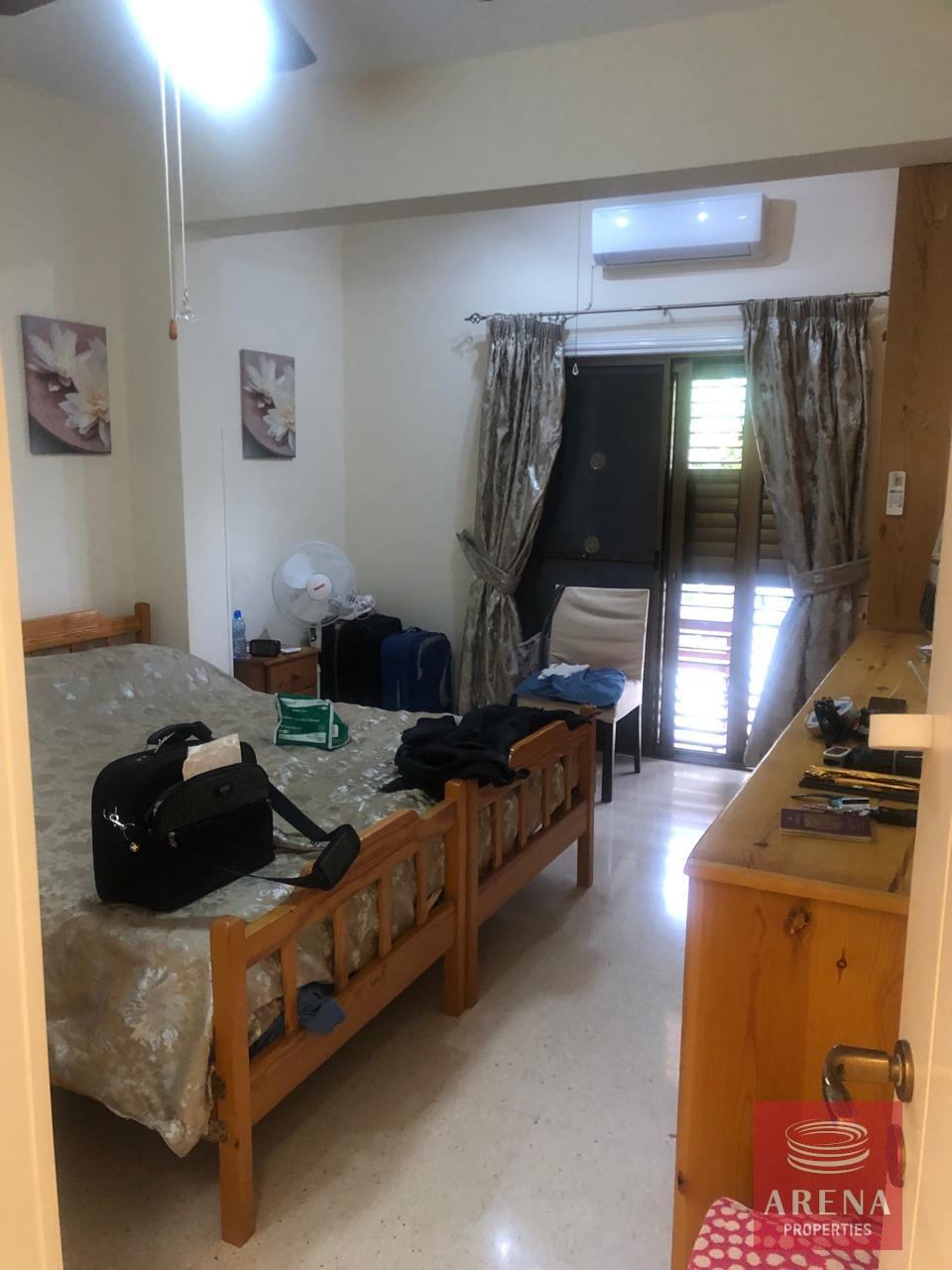 e7a5409c-317a-4930-bab7-8fa487ed8ae6-1