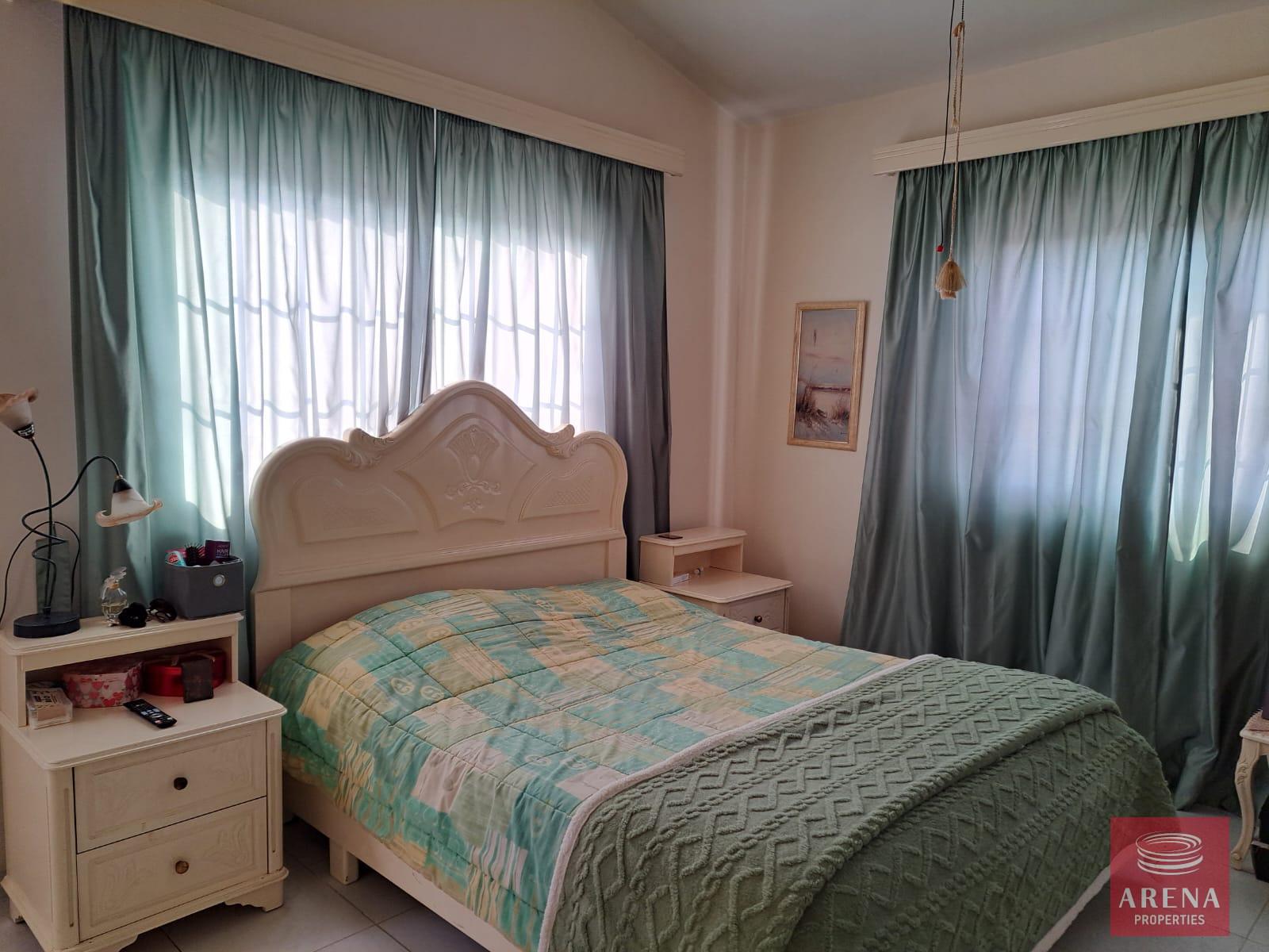 seller-maria-Aradippou-3-bed