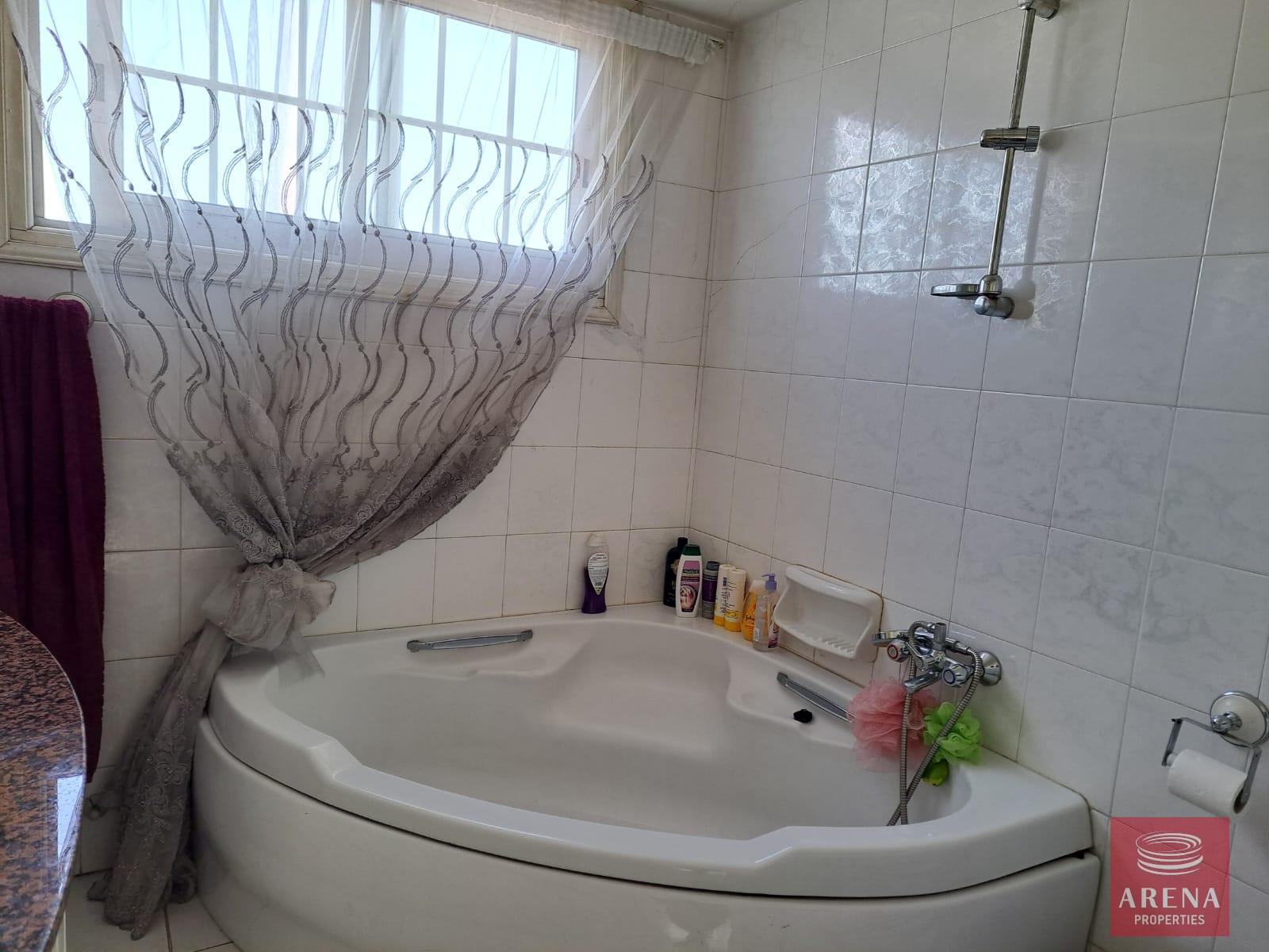 seller-maria-aradippou-1