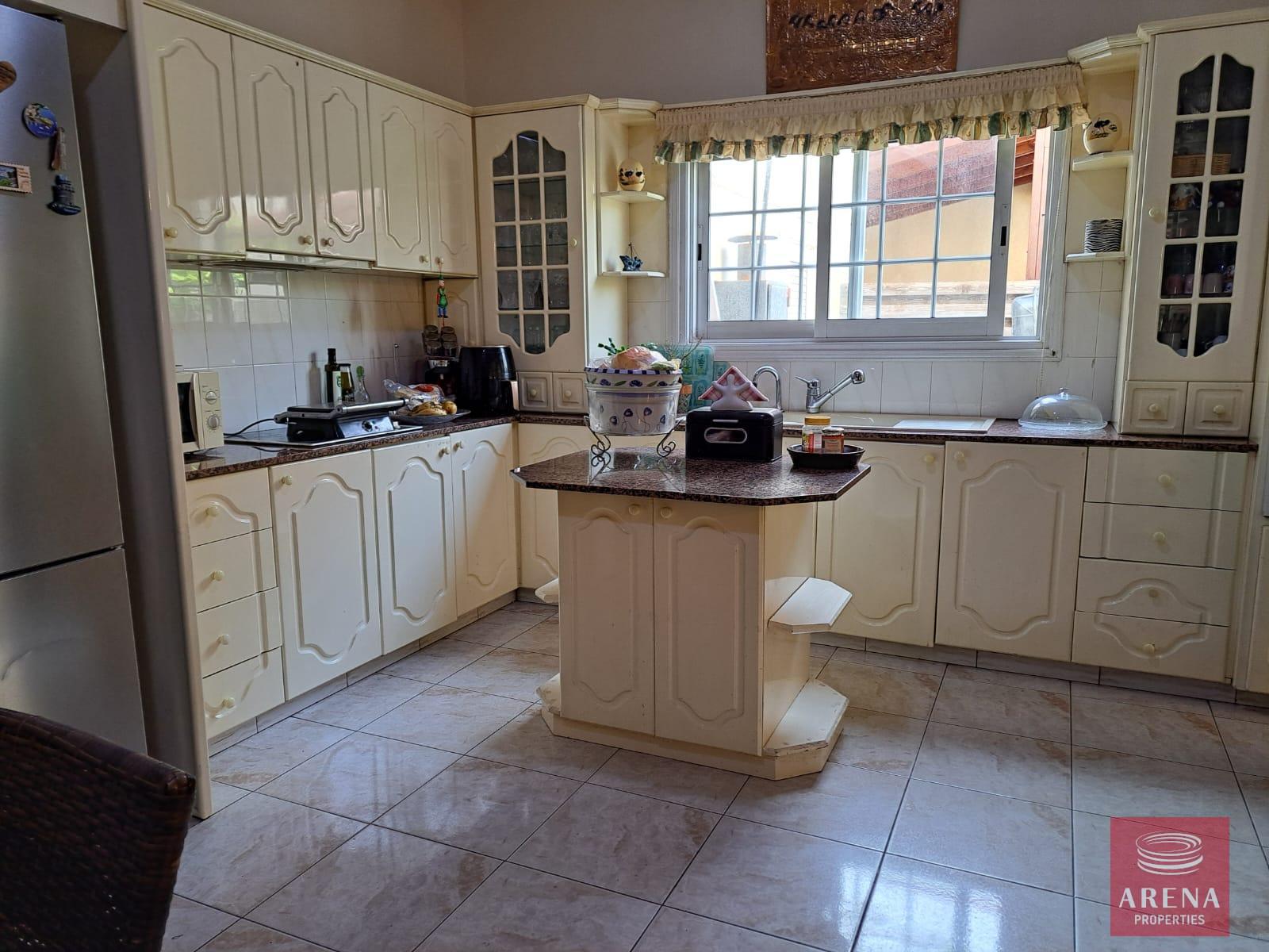 seller-maria-aradippou-10