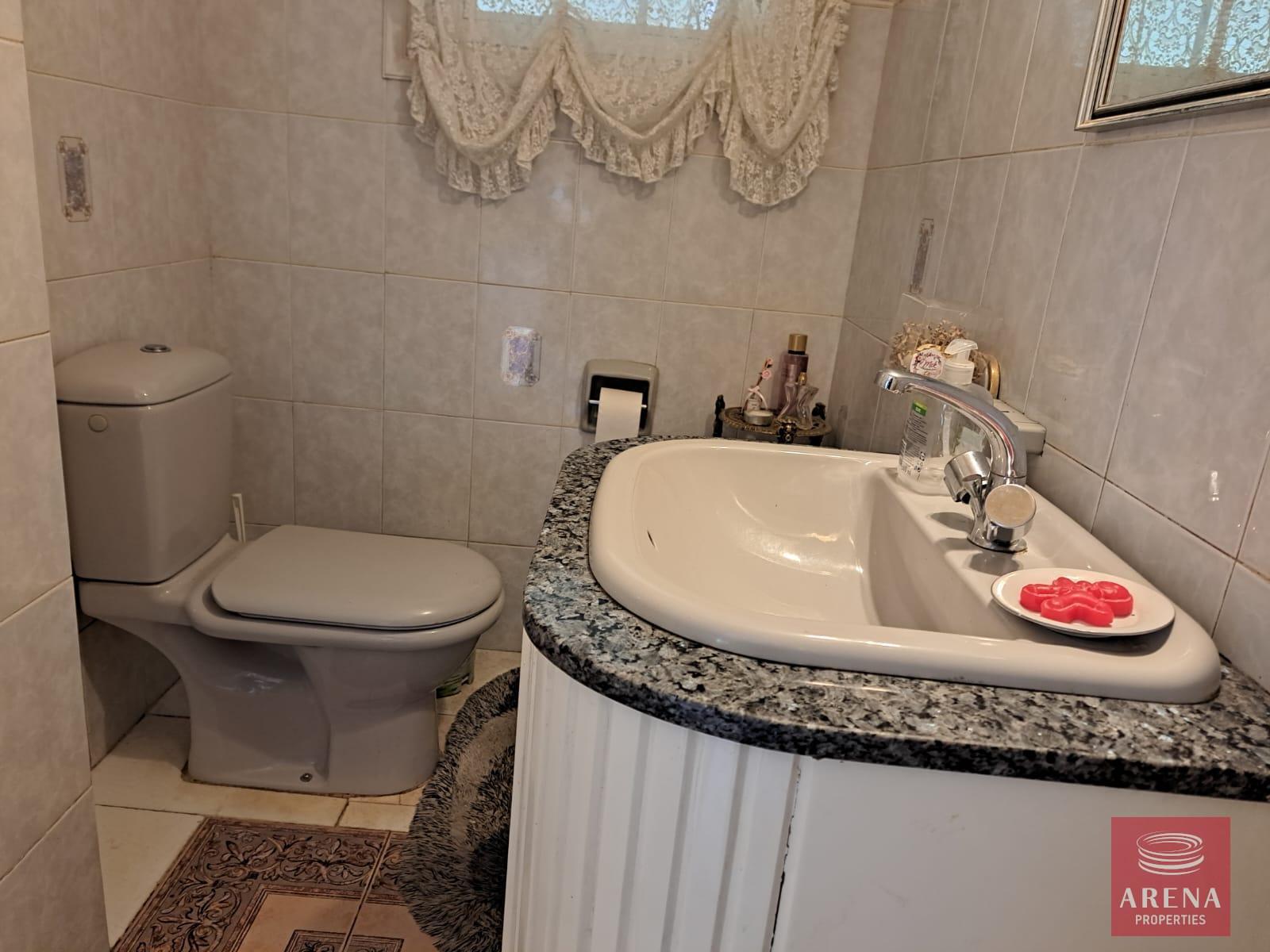 seller-maria-aradippou-2