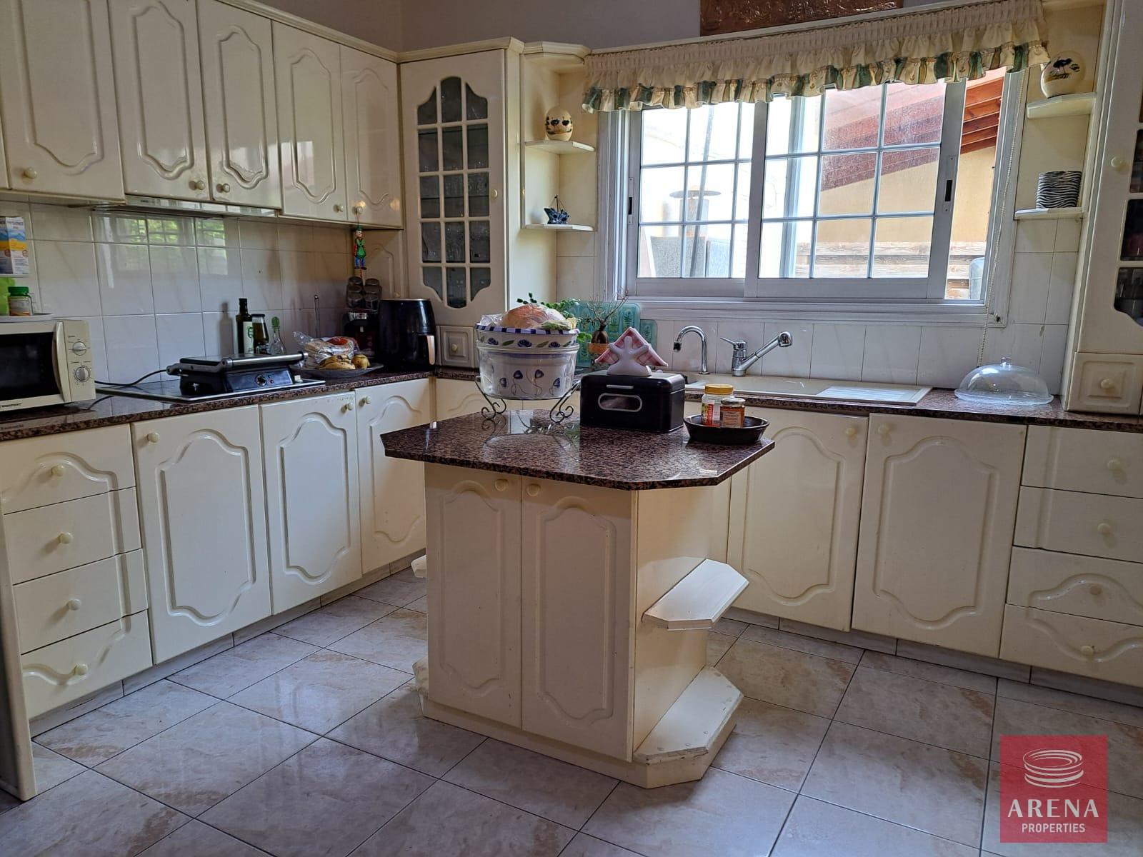 seller-maria-aradippou-9